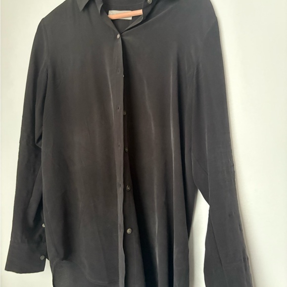 100% Silk Black Everlane Elegant Black Button-Up Shirt - Picture 2 of 3
